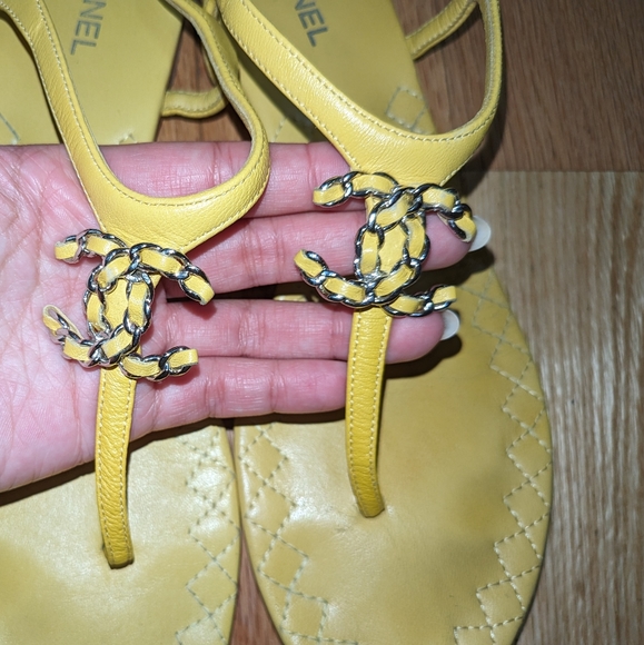 CHANEL CHAIN CC THONG SANDALS SIZE 7 - Picture 5 of 8